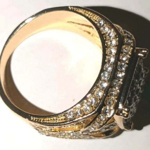 Elegant Gold Colored Men's Ring